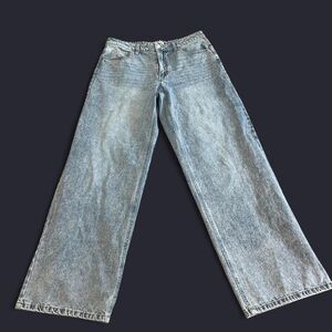 womens Light blue baggy jeans with a relaxed fit size 29 or size 8